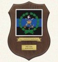 Metopa madera escudo nogal con porcelana redonda personalizada