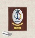 Metopa de sobre mesa de la Armada Española. Madera rectangular color nogal y porcelana ovalada impresa en alta resolución.