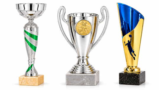 Catálogo de copas deportivas económicas clásicas y de prestigio para torneos y entregas de premios