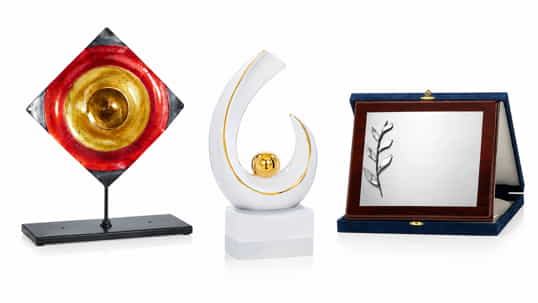 Catálogo de trofeos artesanales de hierro y latón para premios deportivos especiales