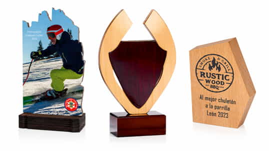 Catálogo de trofeos de madera personalizados para eventos deportivos y reconocimientos